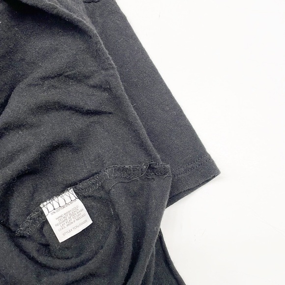 Tresics black thigh side slit basic tee - Picture 4 of 5